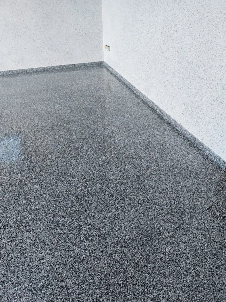 Ciemna nakrapiana powierzchnia żywiczna